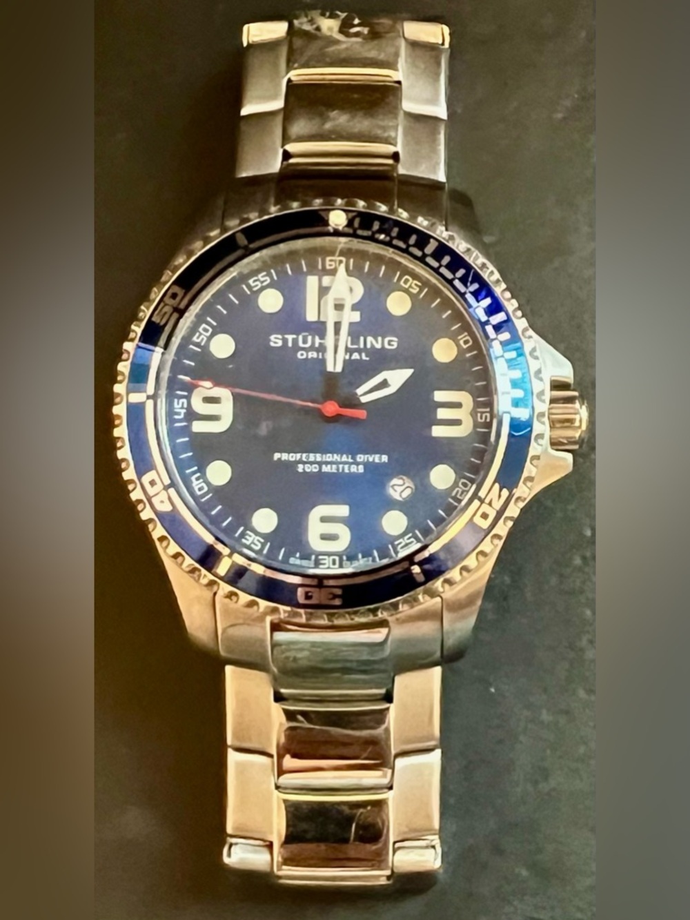 Stuhrling Original Grand Regatta Swiss Quartz Diver watch 200 meters/660 ft